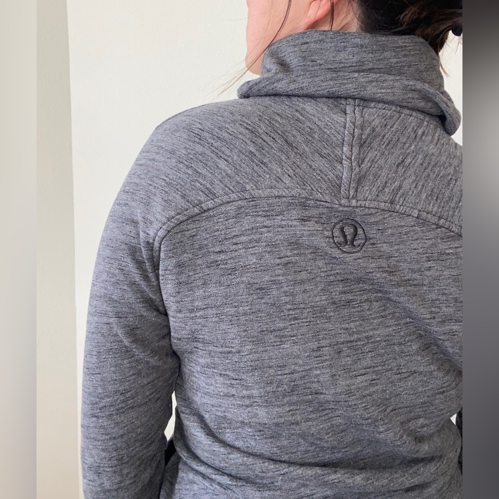 Lululemon Charcoal Grey Turtleneck Pullover Sweatshirt size 4